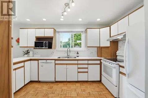6 Woodview Crescent Ottawa ON K1B 3A9