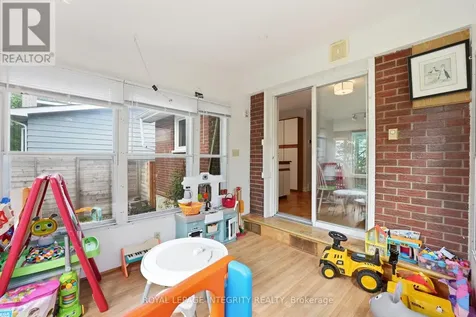 6 Woodview Crescent Ottawa ON K1B 3A9