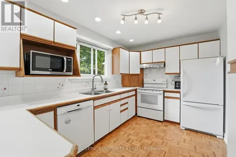6 Woodview Crescent Ottawa ON K1B 3A9