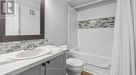 318 Gotham Private Ottawa ON K2C 4G7
