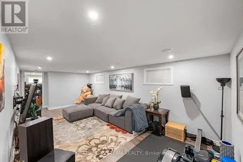 879 Pleasant Park Road Ottawa ON K1G 1Z1