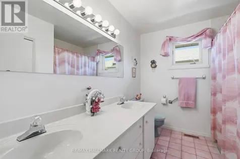 507 Sirois Avenue Ottawa ON K1K 1H5