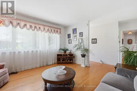 507 Sirois Avenue Ottawa ON K1K 1H5