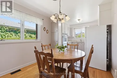 507 Sirois Avenue Ottawa ON K1K 1H5