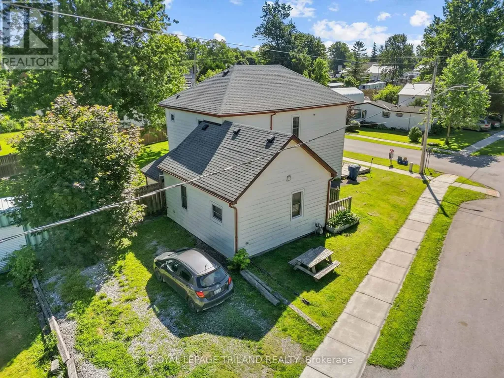 15 Dundas Street Newbury ON N0L 1Z0
