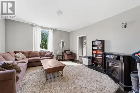 15 Dundas Street Newbury ON N0L 1Z0