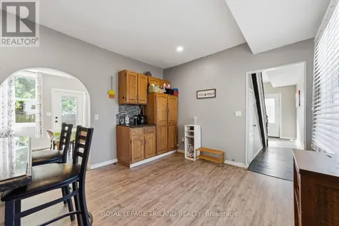 15 Dundas Street Newbury ON N0L 1Z0