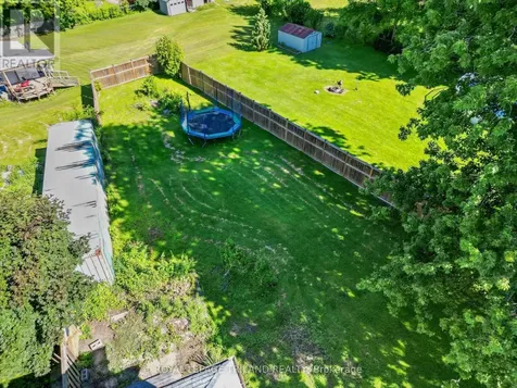 15 Dundas Street Newbury ON N0L 1Z0