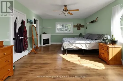 4 Moore Avenue Tay ON L0K 2A0