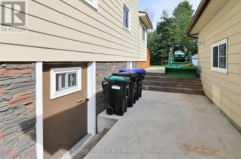 4 Moore Avenue Tay ON L0K 2A0