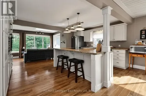 4 Moore Avenue Tay ON L0K 2A0