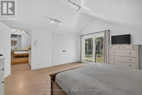19 Kingfisher Crescent Tiny ON L0L 2J0