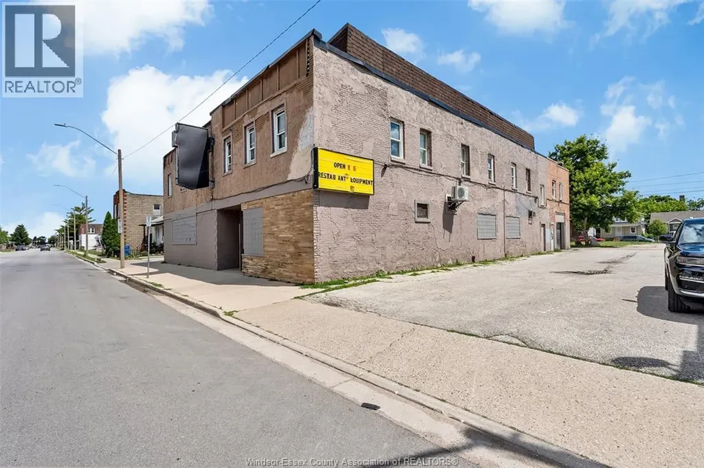 1636 Drouillard Windsor ON N8Y 2S3