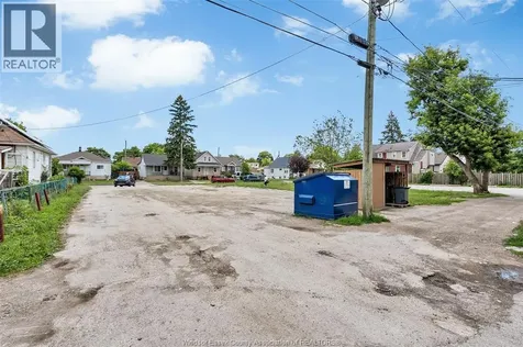 1636 Drouillard Windsor ON N8Y 2S3