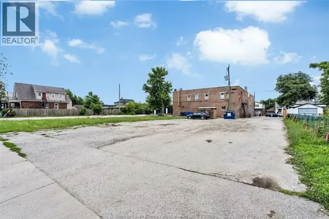 1636 Drouillard Windsor ON N8Y 2S3