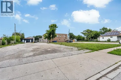 1636 Drouillard Windsor ON N8Y 2S3