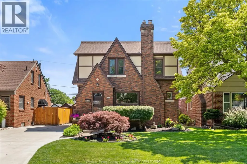 2226 Gladstone Avenue Windsor ON N8W 2N7