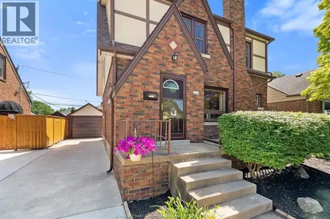 2226 Gladstone Avenue Windsor ON N8W 2N7