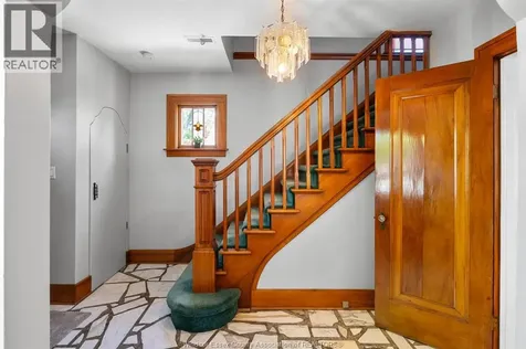 2226 Gladstone Avenue Windsor ON N8W 2N7