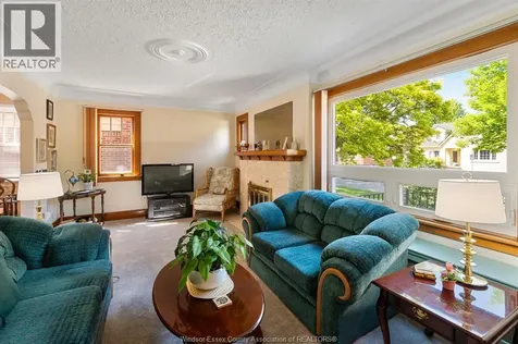 2226 Gladstone Avenue Windsor ON N8W 2N7