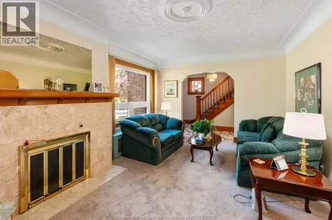 2226 Gladstone Avenue Windsor ON N8W 2N7