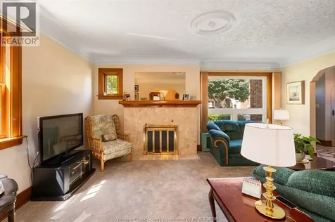 2226 Gladstone Avenue Windsor ON N8W 2N7