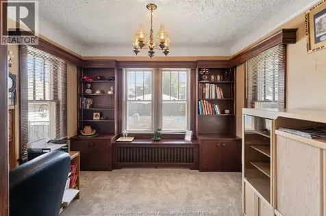 2226 Gladstone Avenue Windsor ON N8W 2N7