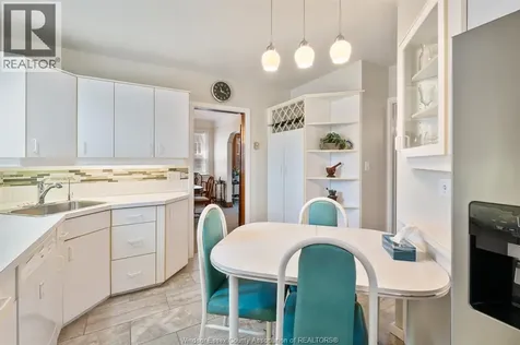2226 Gladstone Avenue Windsor ON N8W 2N7
