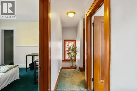 2226 Gladstone Avenue Windsor ON N8W 2N7