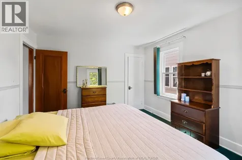 2226 Gladstone Avenue Windsor ON N8W 2N7