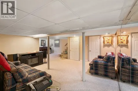 2226 Gladstone Avenue Windsor ON N8W 2N7