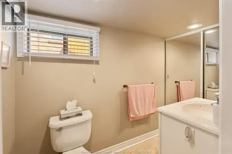 2226 Gladstone Avenue Windsor ON N8W 2N7
