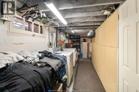 2226 Gladstone Avenue Windsor ON N8W 2N7