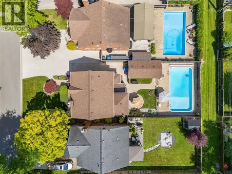 2226 Gladstone Avenue Windsor ON N8W 2N7