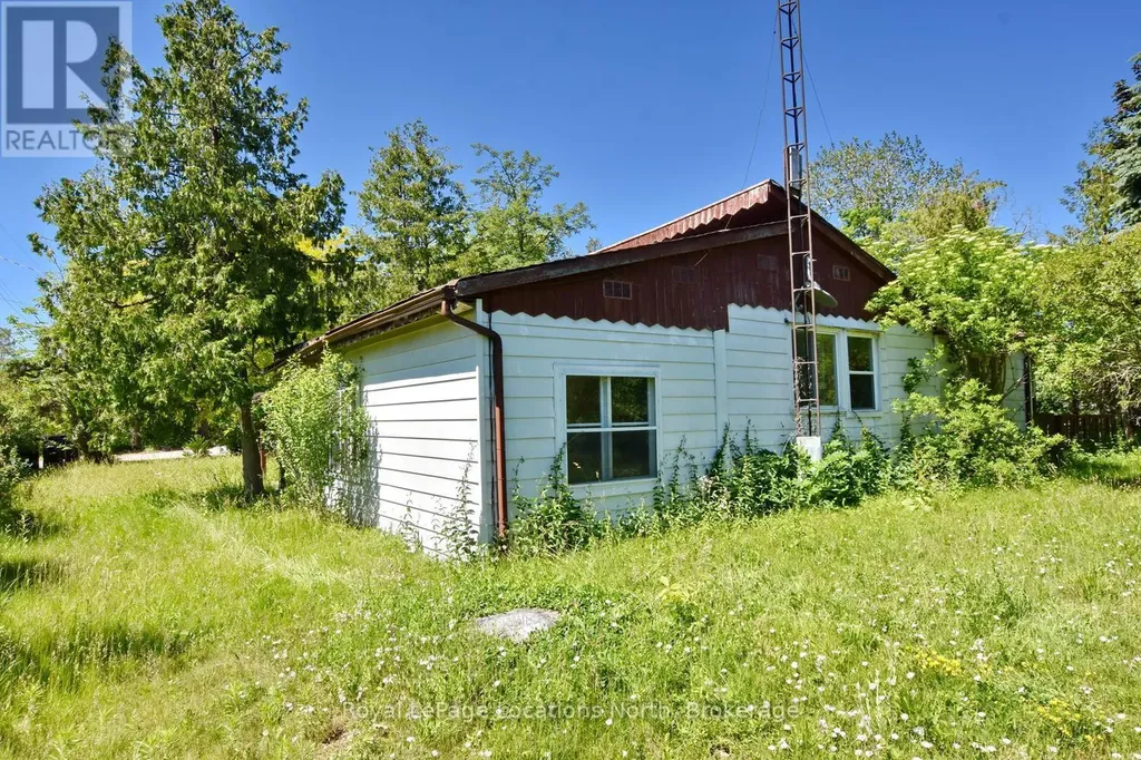 20 Marilyn Avenue North Wasaga Beach ON L9Z 2X8