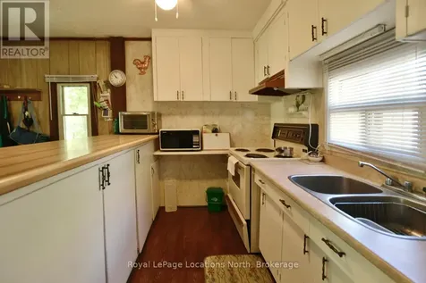 20 Marilyn Avenue North Wasaga Beach ON L9Z 2X8