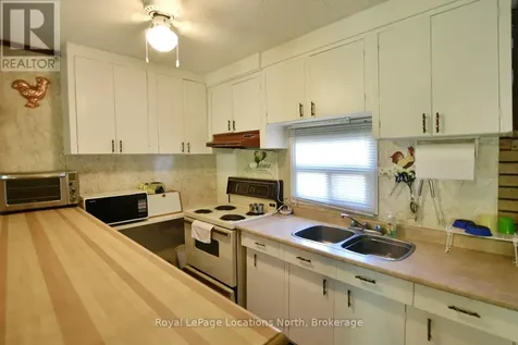 20 Marilyn Avenue North Wasaga Beach ON L9Z 2X8