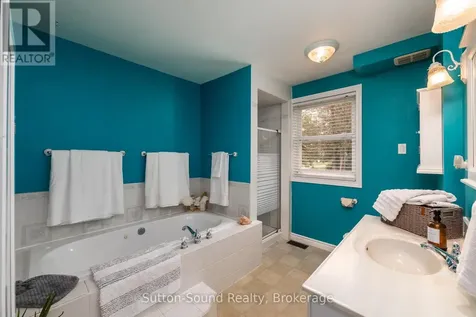 864 16th Street West Georgian Bluffs ON N4K 6V5