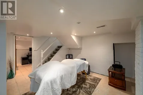 864 16th Street West Georgian Bluffs ON N4K 6V5