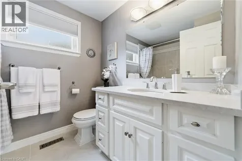 680 Lomond Crescent Burlington ON L7L 2P1