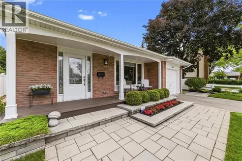 680 Lomond Crescent Burlington ON L7L 2P1