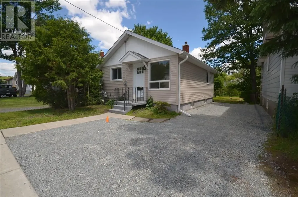 62 Dean Street Sudbury ON P3C 3C1