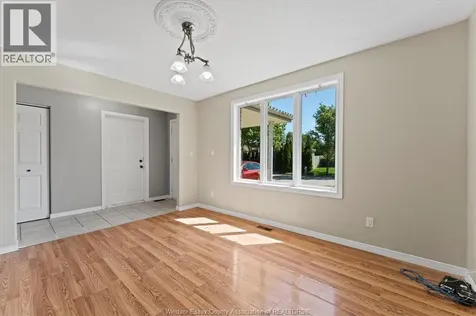 9347 Tamarack Street Windsor ON N8R 1Y7