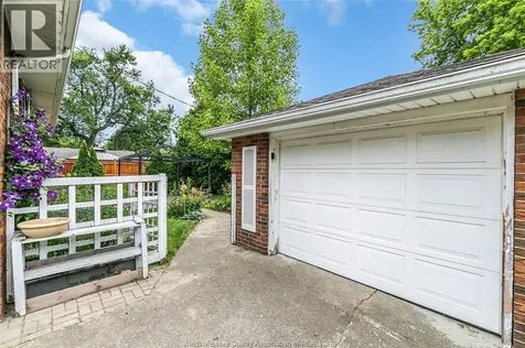 845 Rossini Boulevard Windsor ON N8Y 2Z2