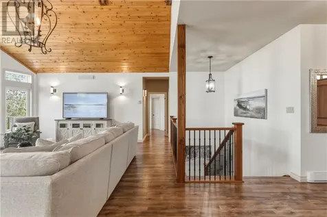 254 Oakridge Trail Skead ON P0M 2Y0