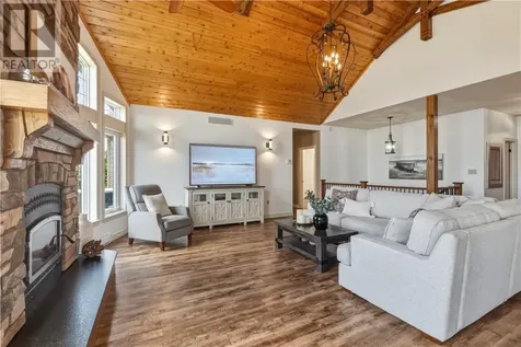 254 Oakridge Trail Skead ON P0M 2Y0