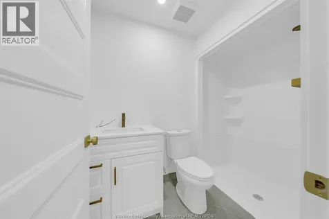 1035 Croydon Lasalle ON N9E 1E5