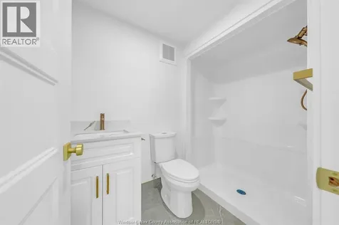 1035 Croydon Lasalle ON N9E 1E5