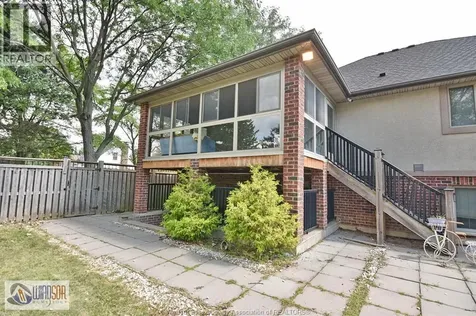 4305 Casgrain Windsor ON N9G 2A9