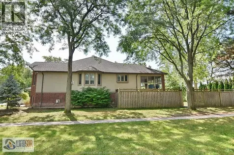 4305 Casgrain Windsor ON N9G 2A9